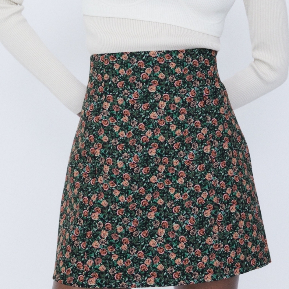 NWT ZARA floral print mini skirt size XL